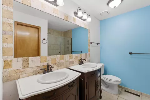 Bath - 503 Spruce Ave, Nixa, MO 65714 photo 1 of 2
