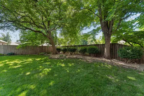 Exterior - 852 E Turnbridge St, Springfield, MO 65810 photo 8 of 12