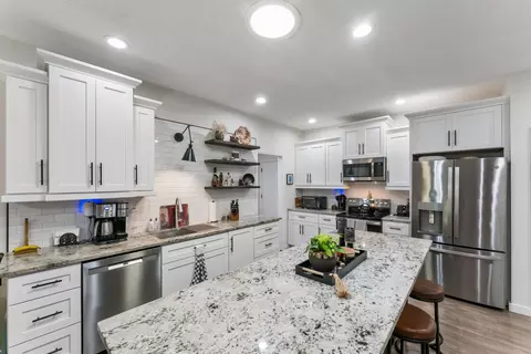 Kitchen - 852 E Turnbridge St, Springfield, MO 65810 photo 2 of 3