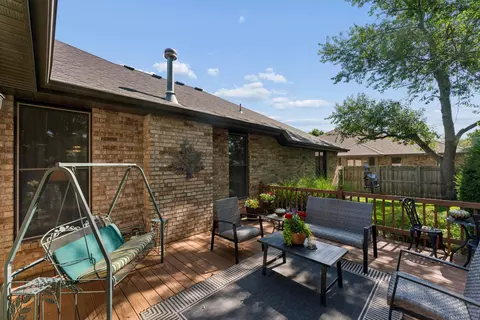 Exterior - 852 E Turnbridge St, Springfield, MO 65810 photo 4 of 12