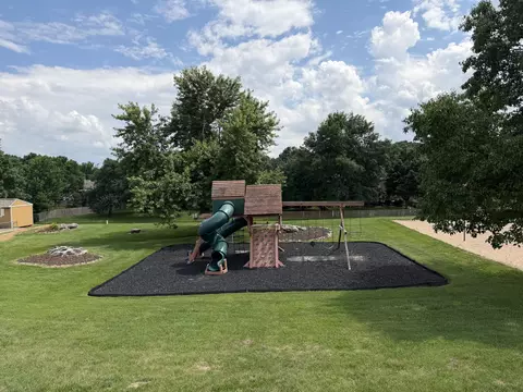 Exterior - 852 E Turnbridge St, Springfield, MO 65810 photo 11 of 12