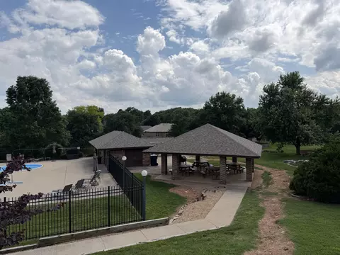 Exterior - 852 E Turnbridge St, Springfield, MO 65810 photo 10 of 12
