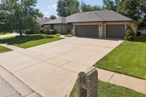 Other - 852 E Turnbridge St, Springfield, MO 65810 photo 2 of 12