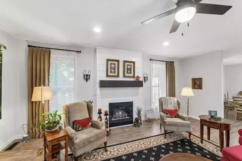 Living - 852 E Turnbridge St, Springfield, MO 65810 photo 3 of 4