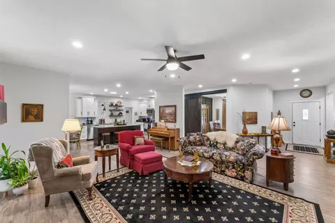 Living - 852 E Turnbridge St, Springfield, MO 65810 photo 2 of 4