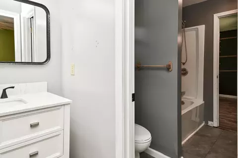 Bath - 3351 W Driftwood Ct, Springfield, MO 65807 photo 5 of 7