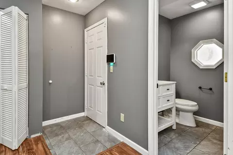 Entry Way - 3351 W Driftwood Ct, Springfield, MO 65807 photo 3 of 3