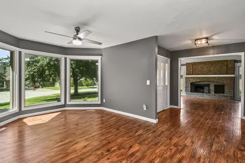 Living - 3351 W Driftwood Ct, Springfield, MO 65807 photo 5 of 7