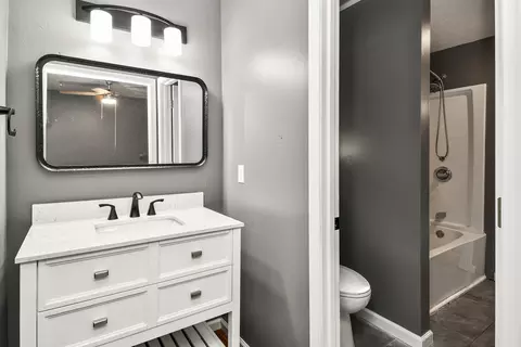 Bath - 3351 W Driftwood Ct, Springfield, MO 65807 photo 4 of 7