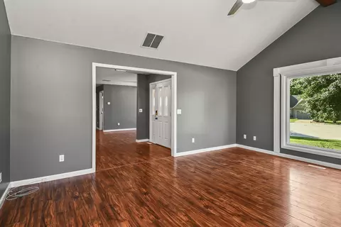 Living - 3351 W Driftwood Ct, Springfield, MO 65807 photo 4 of 7