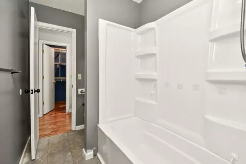 Bath - 3351 W Driftwood Ct, Springfield, MO 65807 photo 6 of 7