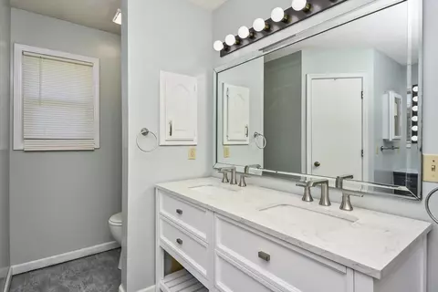 Bath - 3351 W Driftwood Ct, Springfield, MO 65807 photo 1 of 7