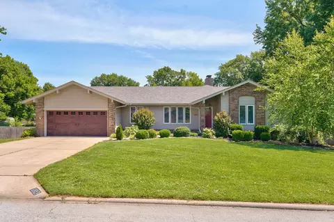 1813 E Camino Alto St, Springfield, MO 65804