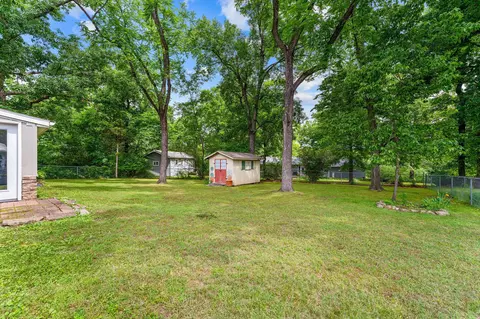 Exterior - 909 Cliff Dr, Branson, MO 65616 photo 4 of 7