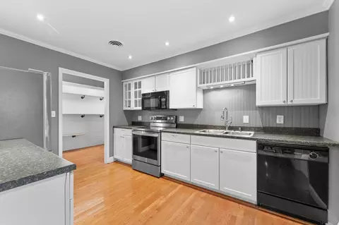 Kitchen - 909 Cliff Dr, Branson, MO 65616 photo 1 of 3