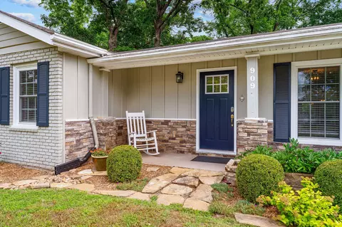 Exterior - 909 Cliff Dr, Branson, MO 65616 photo 2 of 7