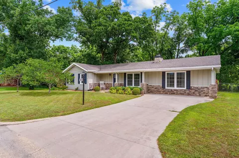 Exterior - 909 Cliff Dr, Branson, MO 65616 photo 7 of 7