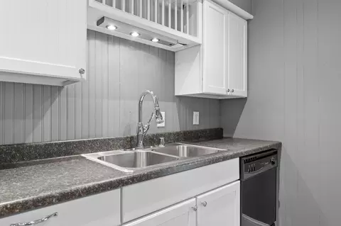 Kitchen - 909 Cliff Dr, Branson, MO 65616 photo 2 of 3