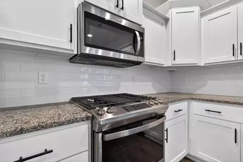 Kitchen - 752 E Gallup Hill Rd, Nixa, MO 65714 photo 3 of 5