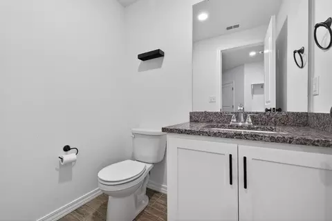 Bath - 752 E Gallup Hill Rd, Nixa, MO 65714 photo 1 of 5