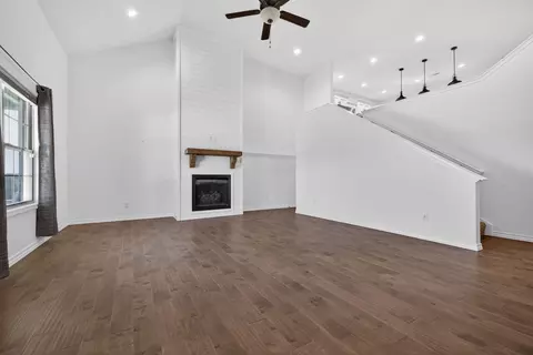 Living - 752 E Gallup Hill Rd, Nixa, MO 65714 photo 1 of 6