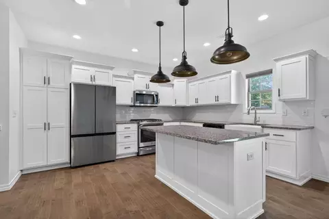 Kitchen - 752 E Gallup Hill Rd, Nixa, MO 65714 photo 2 of 5