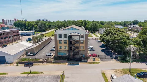 Exterior - 623 W Walnut St UNIT 301, Springfield, MO 65806 photo 3 of 4