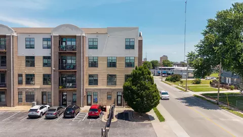 Exterior - 623 W Walnut St UNIT 301, Springfield, MO 65806 photo 2 of 4