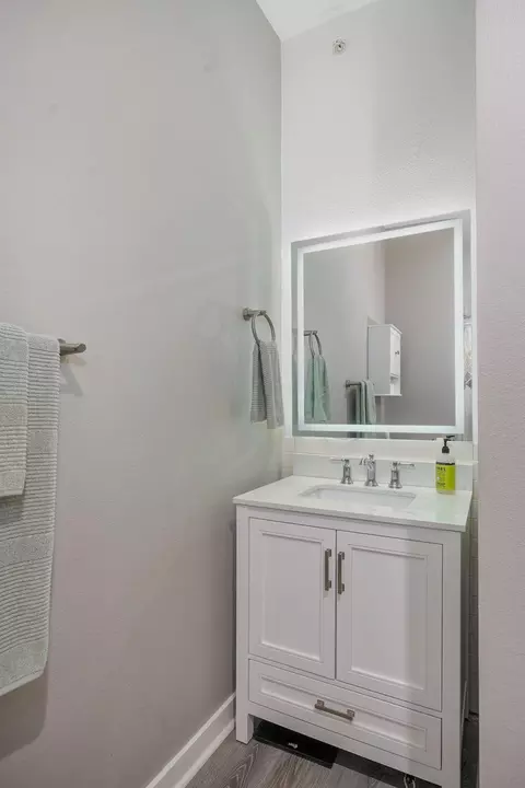 Bath - 623 W Walnut St UNIT 301, Springfield, MO 65806 photo 1 of 2