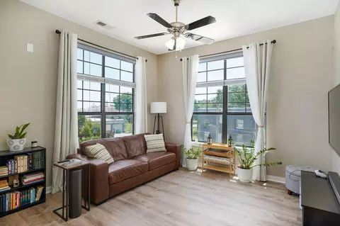 Living - 623 W Walnut St UNIT 301, Springfield, MO 65806 photo 3 of 3
