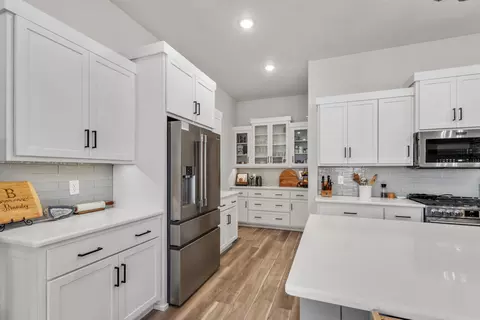 Kitchen - 4900 S Aaron Ave, Springfield, MO 65810 photo 5 of 6