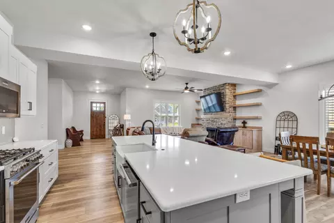 Kitchen - 4900 S Aaron Ave, Springfield, MO 65810 photo 1 of 6