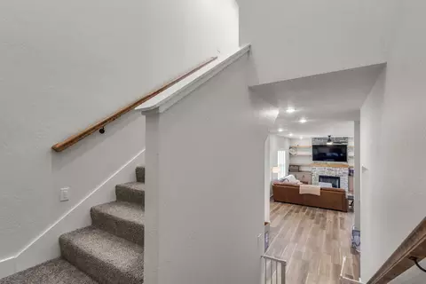 Entry Way - 4900 S Aaron Ave, Springfield, MO 65810 photo 3 of 5