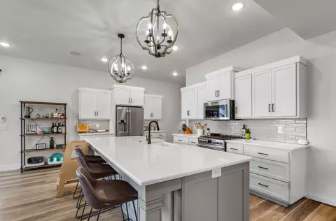 Kitchen - 4900 S Aaron Ave, Springfield, MO 65810 photo 4 of 6