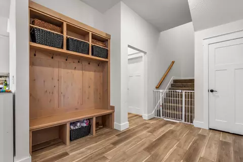 Entry Way - 4900 S Aaron Ave, Springfield, MO 65810 photo 2 of 5