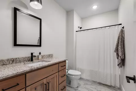 Bath - 4900 S Aaron Ave, Springfield, MO 65810 photo 6 of 6