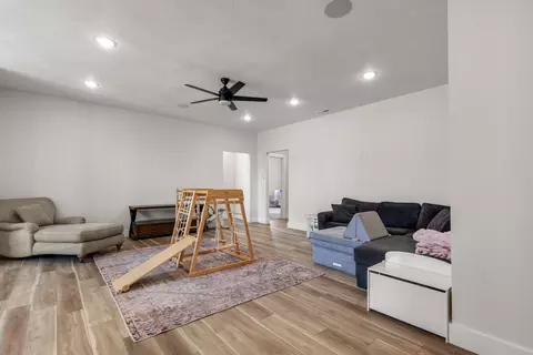 Entry Way - 4900 S Aaron Ave, Springfield, MO 65810 photo 4 of 5