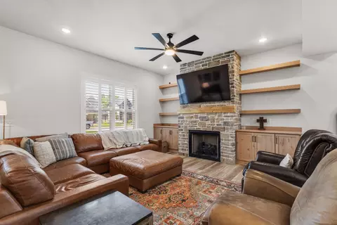 Living - 4900 S Aaron Ave, Springfield, MO 65810 photo 2 of 2