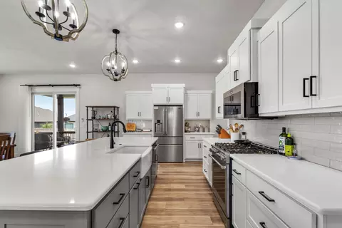Kitchen - 4900 S Aaron Ave, Springfield, MO 65810 photo 3 of 6