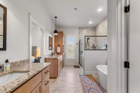 Bath - 4900 S Aaron Ave, Springfield, MO 65810 photo 3 of 6