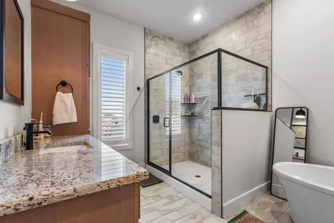 Bath - 4900 S Aaron Ave, Springfield, MO 65810 photo 1 of 6