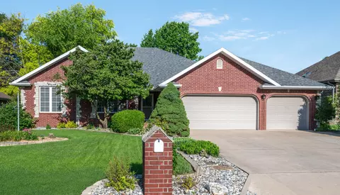 2437 S April Ave, Springfield, MO 65807