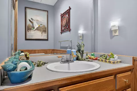 Bath - 613 W Hubble Dr, Marshfield, MO 65706 photo 2 of 4