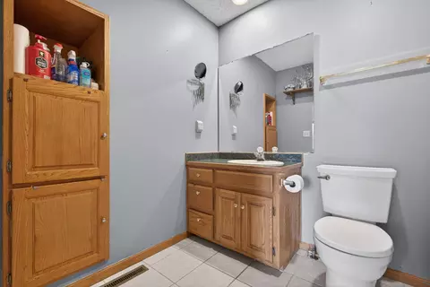 Bath - 613 W Hubble Dr, Marshfield, MO 65706 photo 3 of 4