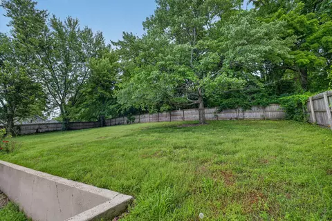 Exterior - 613 W Hubble Dr, Marshfield, MO 65706 photo 9 of 10
