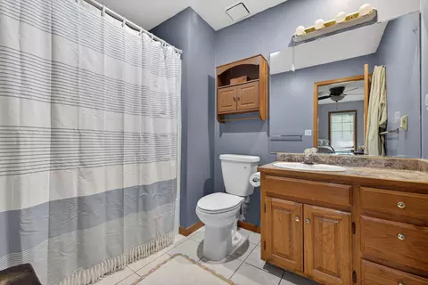 Bath - 613 W Hubble Dr, Marshfield, MO 65706 photo 1 of 4