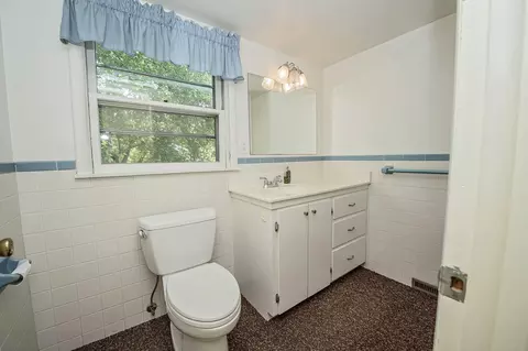 Bath - 744 S Pickwick Ave, Springfield, MO 65802 photo 4 of 4