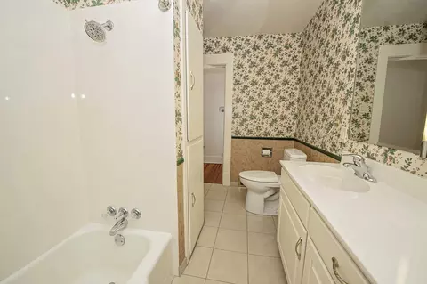 Bath - 744 S Pickwick Ave, Springfield, MO 65802 photo 2 of 4