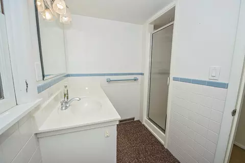 Bath - 744 S Pickwick Ave, Springfield, MO 65802 photo 3 of 4
