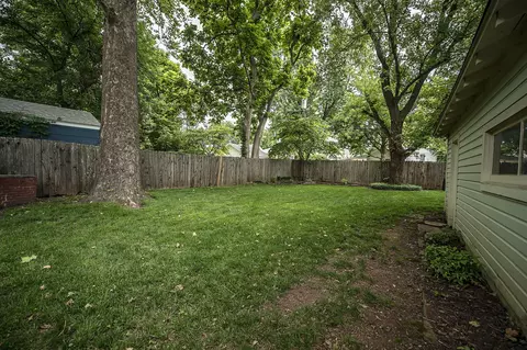 Exterior - 744 S Pickwick Ave, Springfield, MO 65802 photo 3 of 8